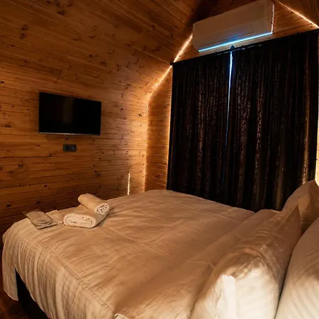 City Bungalow Hotel *