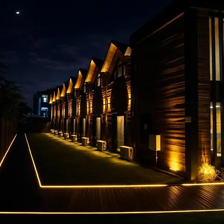 City Bungalow Hotel *