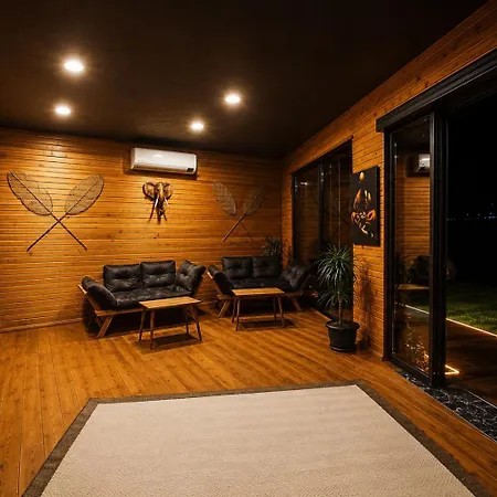 City Bungalow Hotel *
